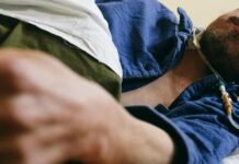 53 суток с гангреной на позиции: история бойца, которого семь дней выносили собратья