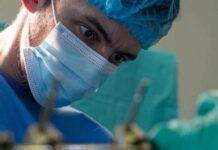 Под кожей – граната: в Харькове оперировали бойца из Колумбии вместе с саперами