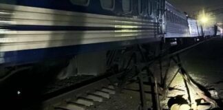 В Харьковской области пассажирский поезд протаранил грузовик: есть раненые и задержки в движении поездов