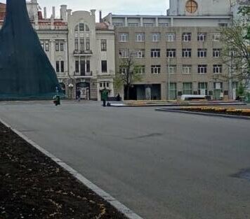 В Харькове на клумбах высаживают лозунг националистов, – ФОТО