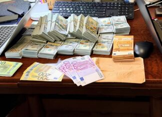 Элитный автопарк, миллионы и оружие: что нашли при обысках у «топов» Нацпола (фото)