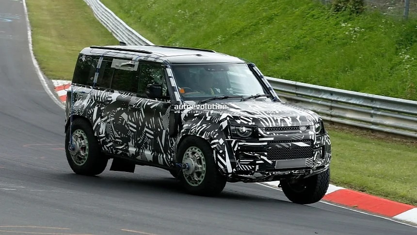 Новый Land Rover Defender засветился на тестах (фото)