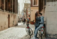 Есть одна вещь, которая держит пары вместе десятилетиями — и это не страсть