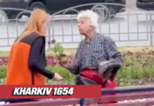 Дама с зонтиком: в Харькове бабушка вернула сворованную рассаду на клумбы