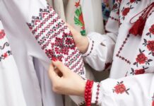 Вышиванка как оберег. Розы – только для невинных девушек, а черные нити – не о трауре