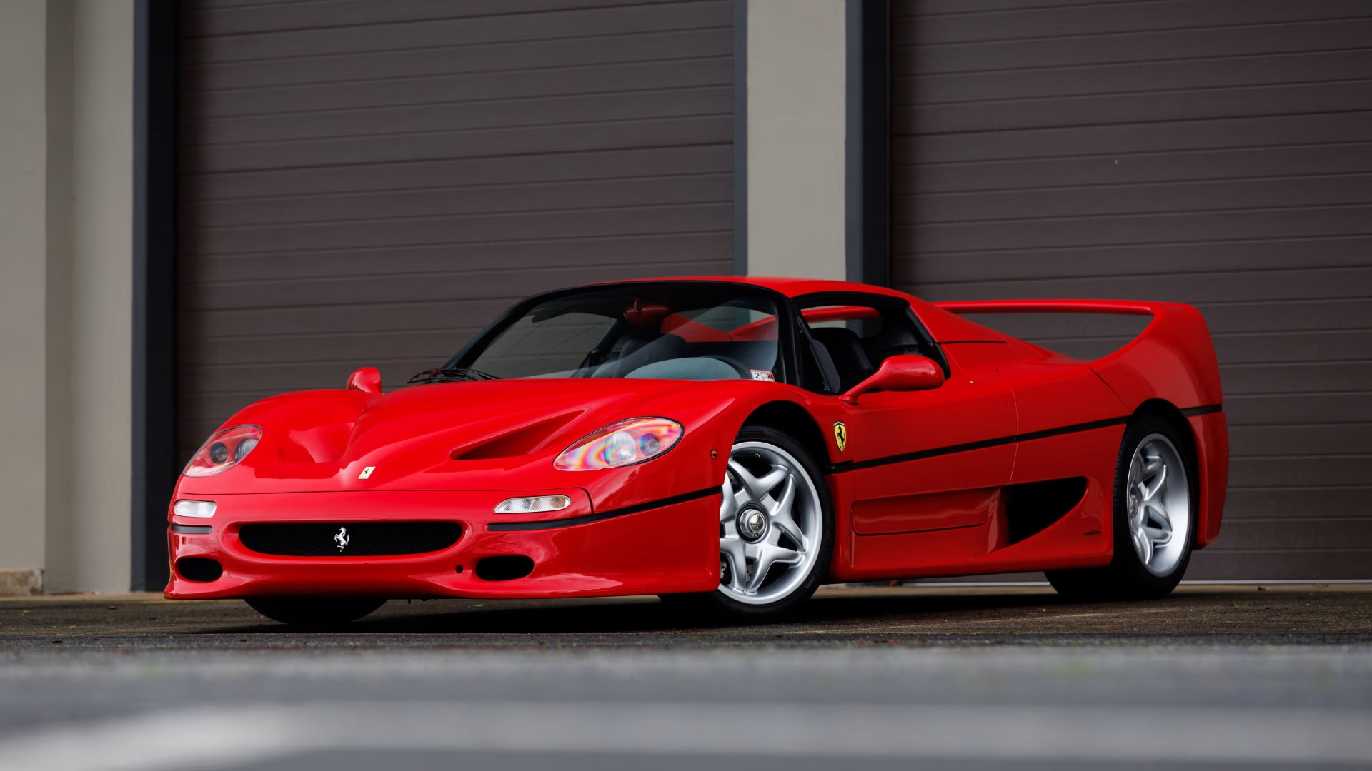 Капсула времени за $10 миллионов: обнаружен суперкар Ferrari 90-х с пробегом 1300 км (фото)
