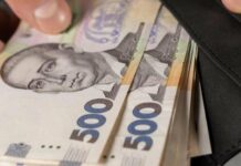 Выплаты для ВПЛ по-новому: кому в Украине автоматически дадут деньги