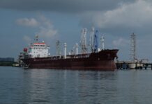 ЕС рассматривает замораживание ценового потолка на российскую нефть, — Bloomberg