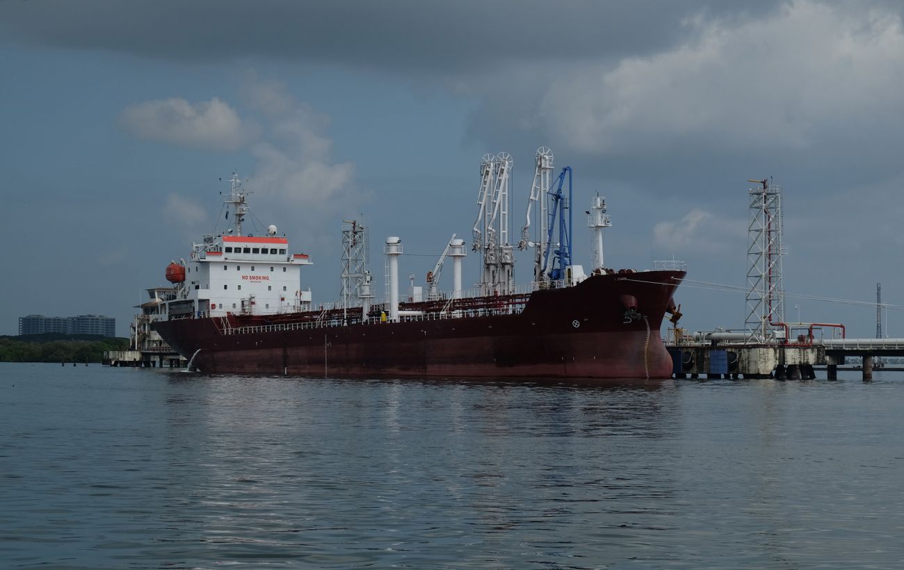 ЕС рассматривает замораживание ценового потолка на российскую нефть, — Bloomberg