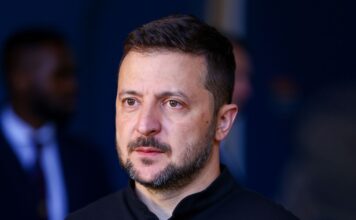 Зеленский установил Кабмину дедлайн для ремонта важных местных дорог