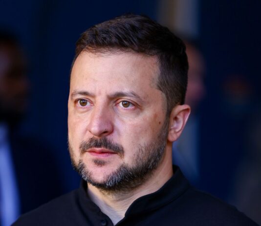 Зеленский установил Кабмину дедлайн для ремонта важных местных дорог