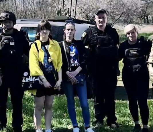 Под звуки взрывов: из зоны боев в Харьковской области эвакуировали мать с ребенком