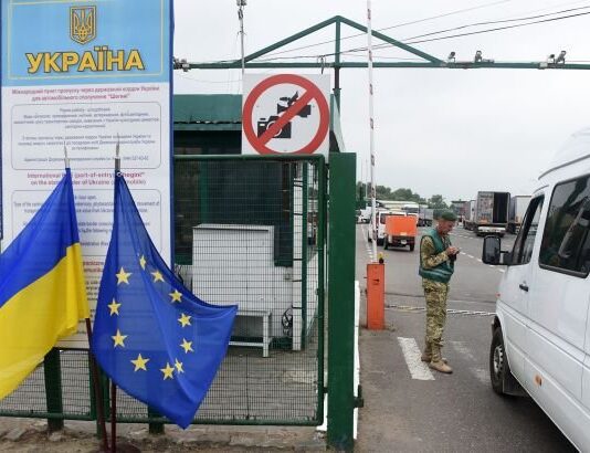 Правительство отменило запрет: всем женщинам-чиновникам разрешили выезд за границу из Украины