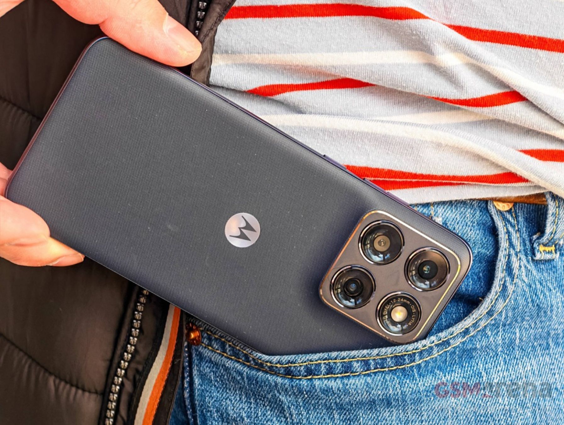 Доступный, но быстрый телефон Motorola: какой середняк высоко оценили эксперты в 2026 (фото)