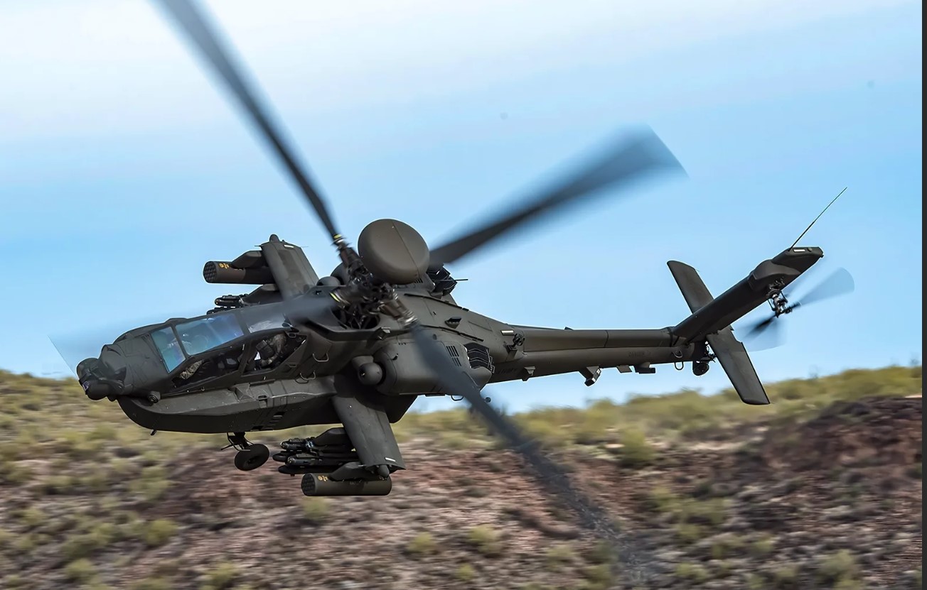 Иранский «Шахед» сбил ударный Apache США в Ормузском проливе: какова реакция Трампа