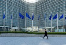 Politico назвало дату важного решения ЕС по Украине и Молдове