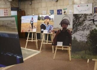 Женщины в разминировании: в Харькове представили фото очищающих Харьковщину от мин