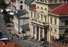 Польский город убрал флаг Украины с ратуши из-за решения Зеленского