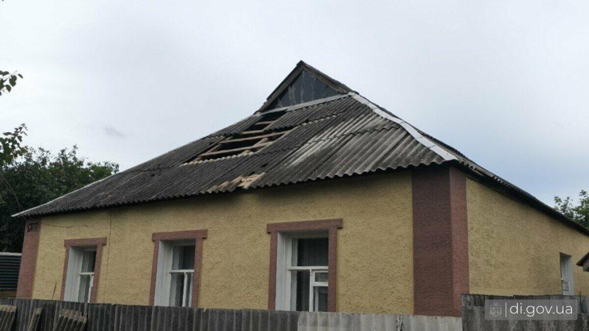Ракета и дрон по пригороду Харькова: повреждено более 20 домов