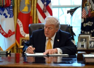 Трамп приостановил удары по Ирану ради дипломатии, — посол США