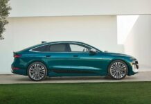 Audi для пенсионера: в Харькове патрульный оформил на деда элитный автомобиль