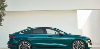 Audi для пенсионера: в Харькове патрульный оформил на деда элитный автомобиль