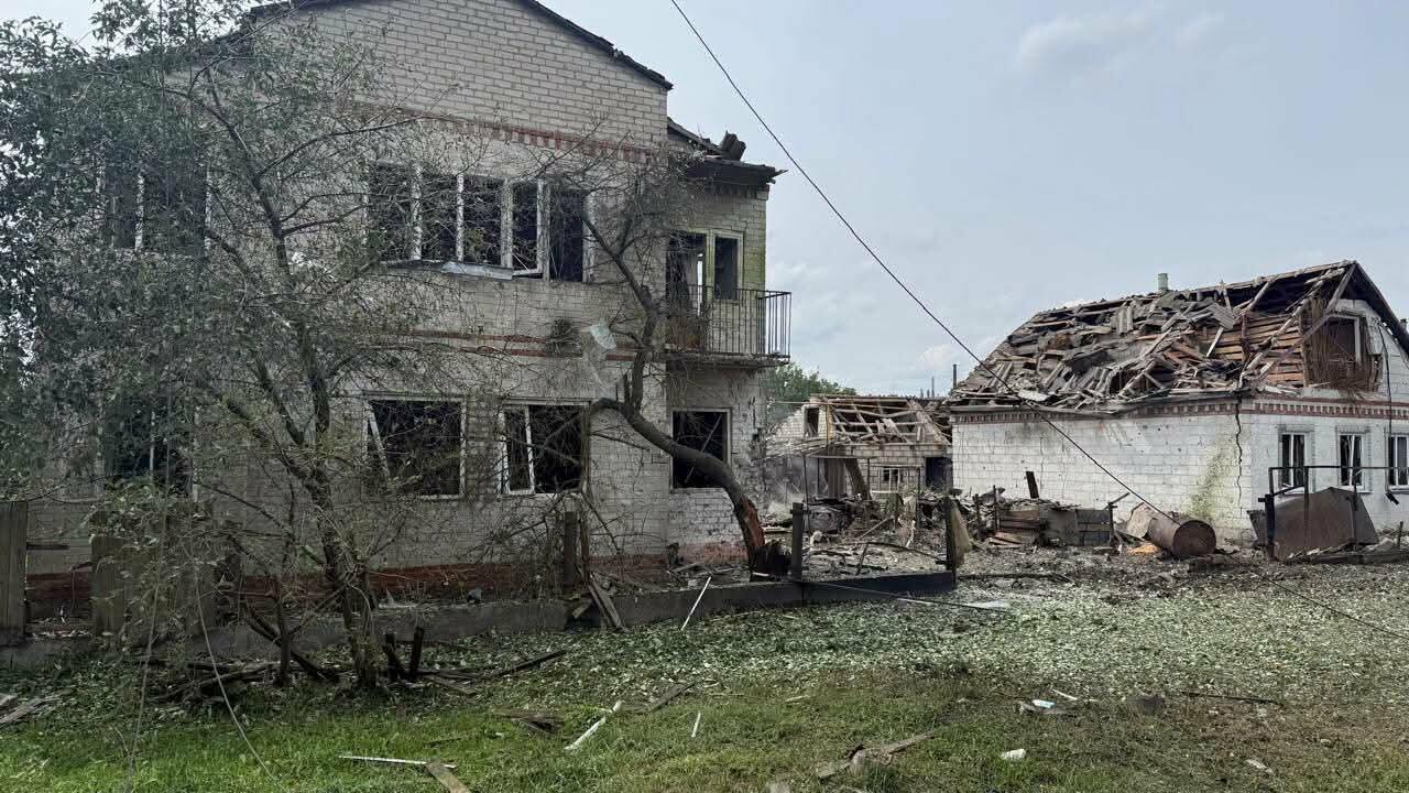 Рашисты нанесли двойной удар по Балаклее: после атаки пылало предприятие, есть пострадавшие