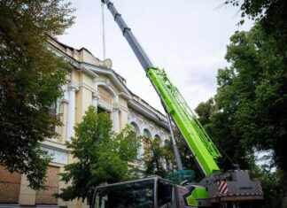 Хотели стереть историю: в Харькове спасают художественный музей после сокрушительного удара врага
