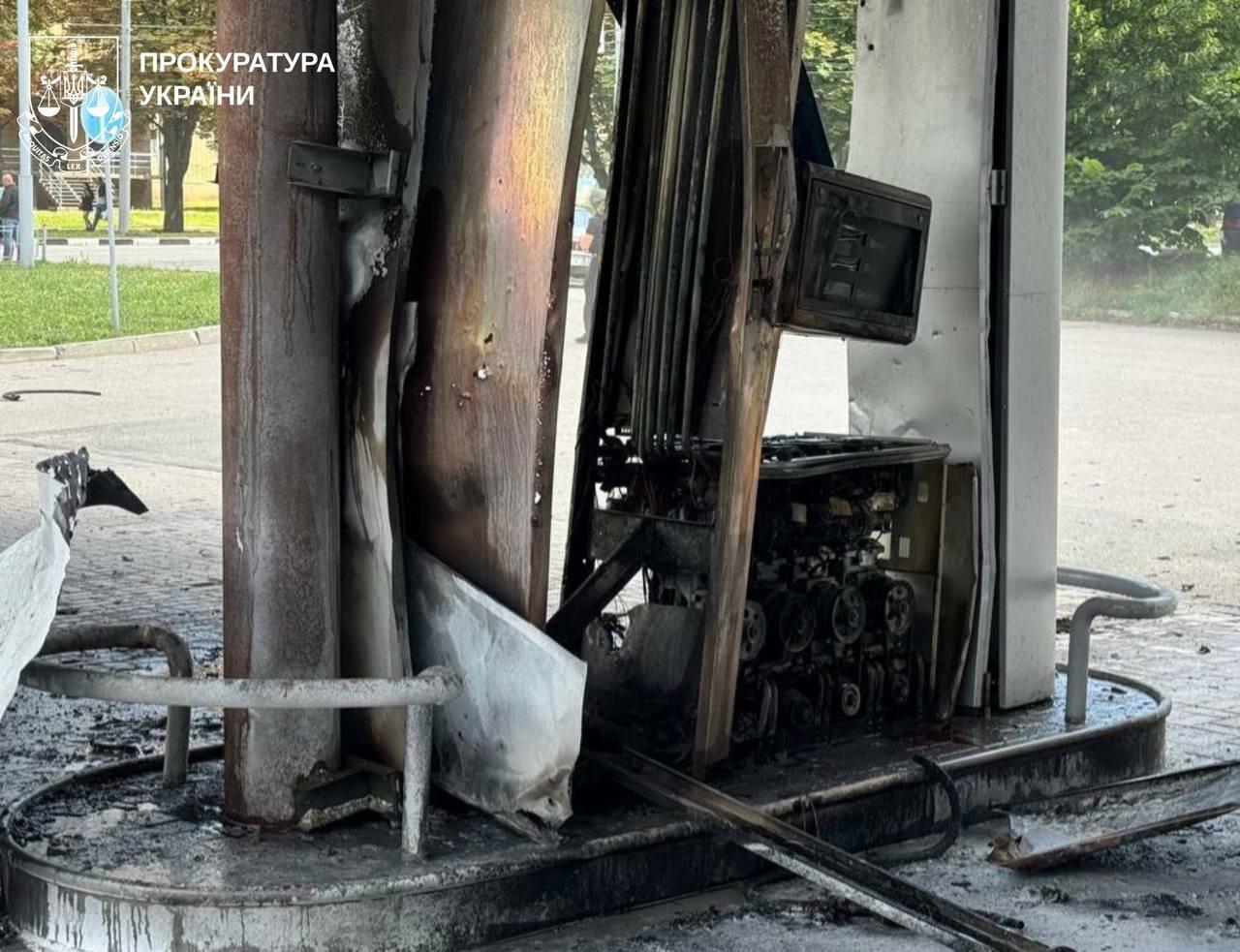 На трассе Харьков – Полтава больше не осталось ни одной целой АЗС: водителей призывают готовиться заранее