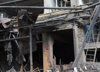 Разрушены здания, разбиты автомобили и три человека в тяжелом состоянии: последствия удара КАБ по Харькову