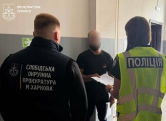 Сорвал наушники, избил и раздавил телефон: в Харькове мужчина напал на 13-летнего ребенка