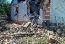 В Харьковской области на жилые дома рашисты сбросили полутонную бомбу: есть погибшие