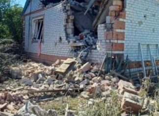 В Харьковской области на жилые дома рашисты сбросили полутонную бомбу: есть погибшие