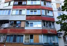 В Харькове из окна многоэтажки выпал трехлетний ребенок: спасти не удалось
