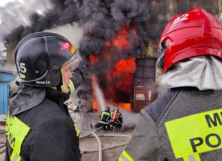 В Перми горит один из крупнейших НПЗ России после атаки дронов (видео)