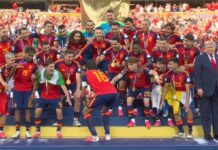 Трамп и президент FIFA вручили сборной Испании кубок ЧМ-2026