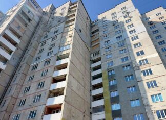 После обстрелов здание восстанавливают и запускают фонтан в парке: что уже сделали в Харькове, — ФОТО