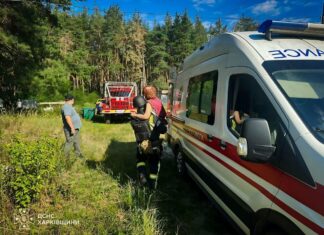 Ракетный удар по Балаклее: из-под завалов спасли женщину, ранены.