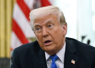 Могут подорожать ноутбуки и консоли: СМИ узнали о планах Трампа на новые пошлины