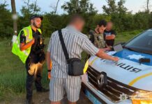 Фейковый прокурор «охранял» пляж и нарушил ПДД: в Харькове разоблачили 34-летнего афериста