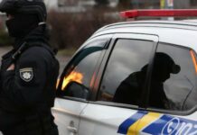 Служебный автомобиль полиции опрокинулся и повредил еще одно авто: ДТП в Харьковской области, пострадавший
