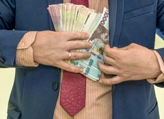 Зарплаты чиновников снова выросли: кто получает более 100 тысяч, а кто меньше 20