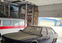 Стояла 30 лет в гараже: в Украине обнаружили роскошную Tatra 90-х с пробегом 3000 км (фото)