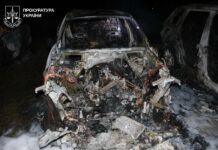 Поджег BMW и сжег еще два автомобиля: в Харькове взяли под стражу 19-летнего парня