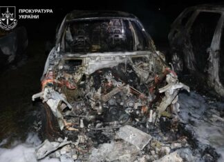 Поджег BMW и сжег еще два автомобиля: в Харькове взяли под стражу 19-летнего парня