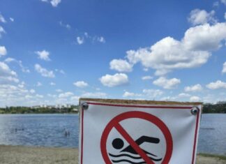 В популярном гидропарке Харькова запретили купаться: обнаружили кишечную палочку