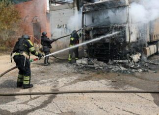 Человек погиб, есть пострадавшие: последствия удара по АЗС в Харькове