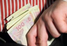 Деньги за погибшего сына пошли на шопинг: в Харьковской области девушка обманула отца павшего военного
