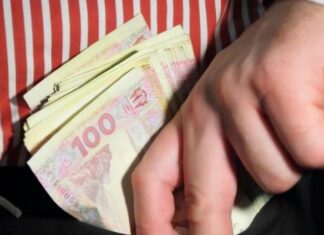 Деньги за погибшего сына пошли на шопинг: в Харьковской области девушка обманула отца павшего военного