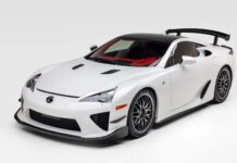 Их существует всего 64: найден экстремальный суперкар Lexus 2012 года с пробегом 100 км (фото)